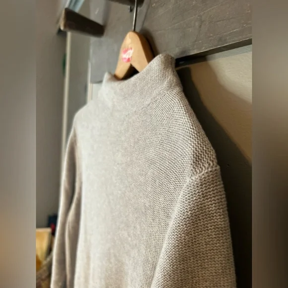 Minimal tunic length sweater - Picture 5 of 12